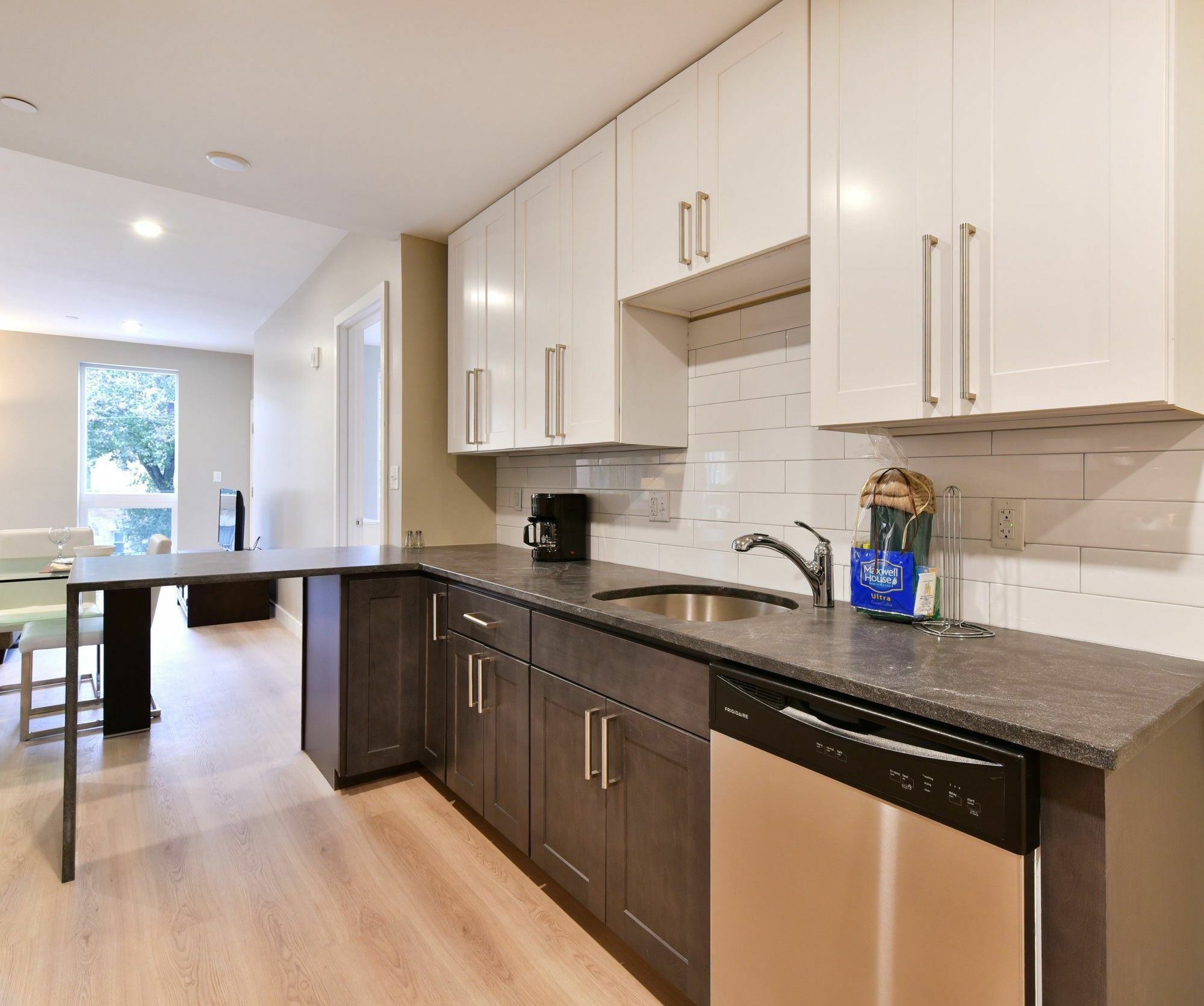 Global Luxury Suites At Longwood บรูคไลน์ ภายนอก รูปภาพ