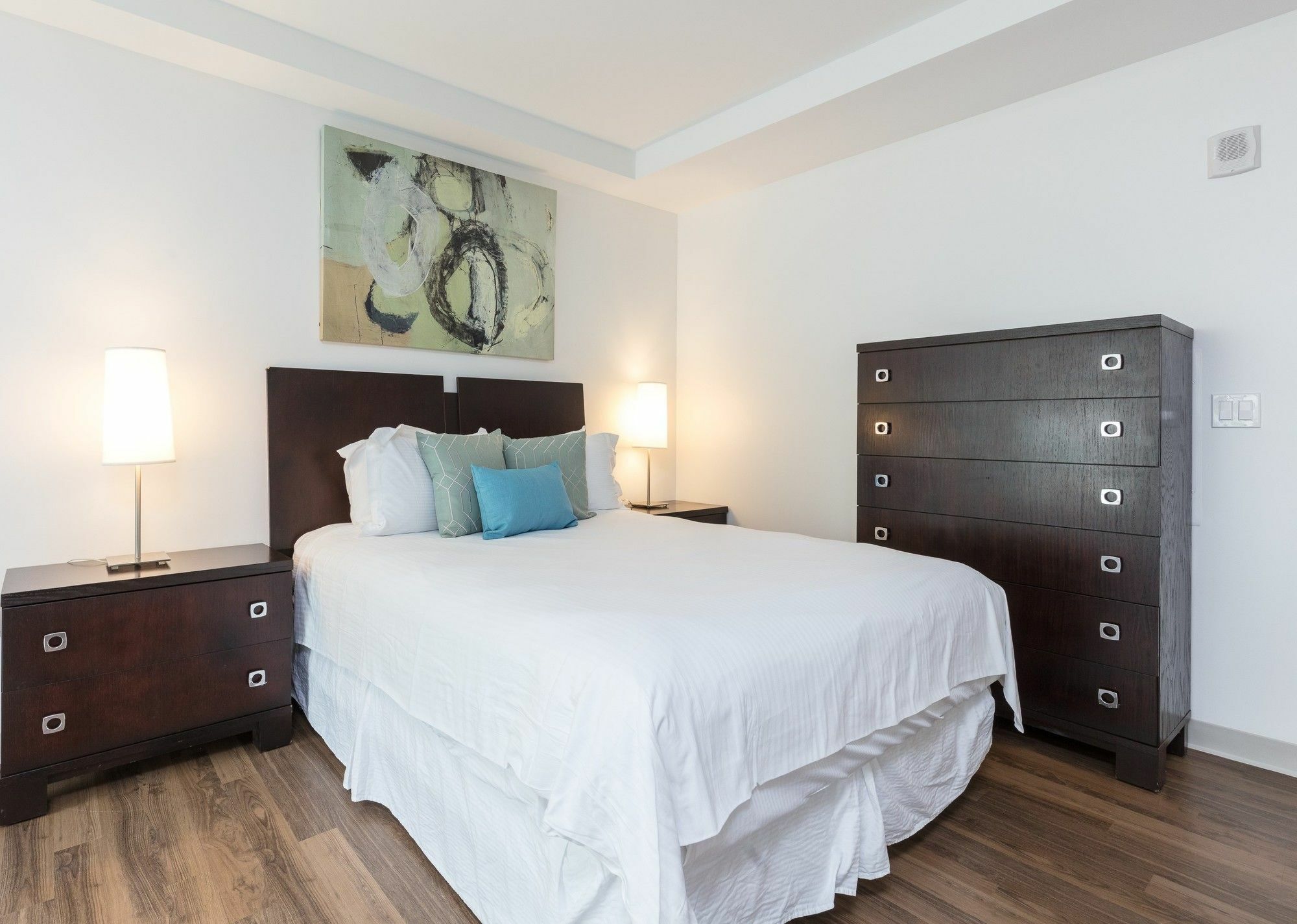 Global Luxury Suites At Longwood บรูคไลน์ ภายนอก รูปภาพ